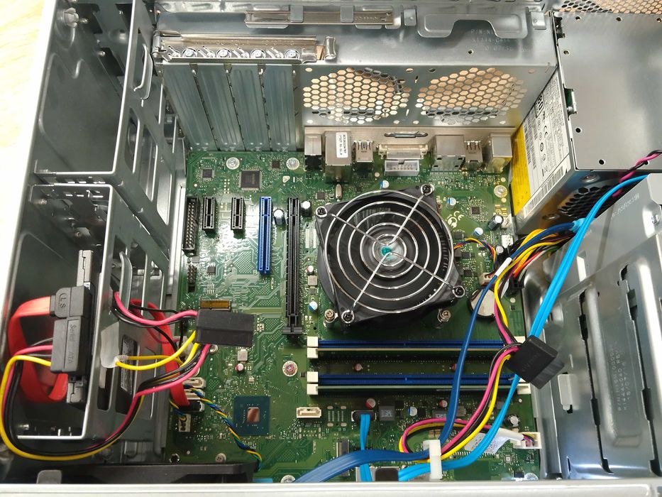 Unitate PC Fujitsu i5-8500 8GB Ddr4 Ssd