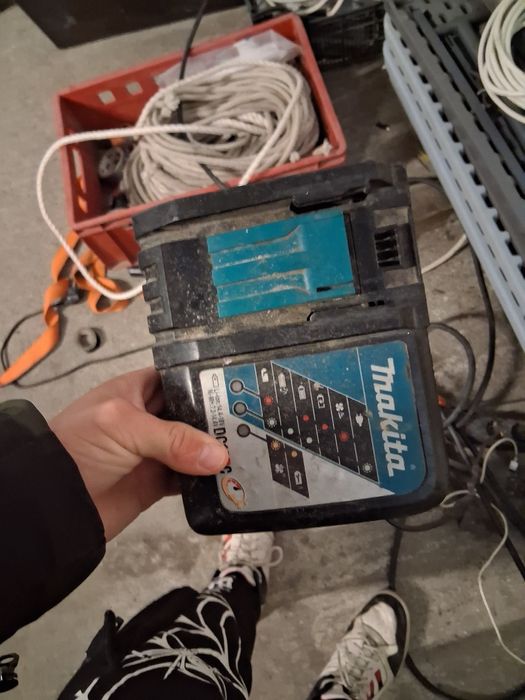Incarcator de Makita