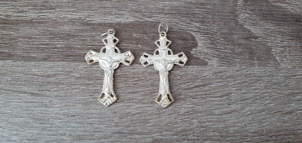 Сребърни брошки, гривни, висулки подъръци за бременни, доктори и други