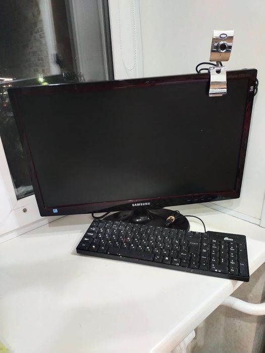 Продам монитор состояние среднее. Рабочий