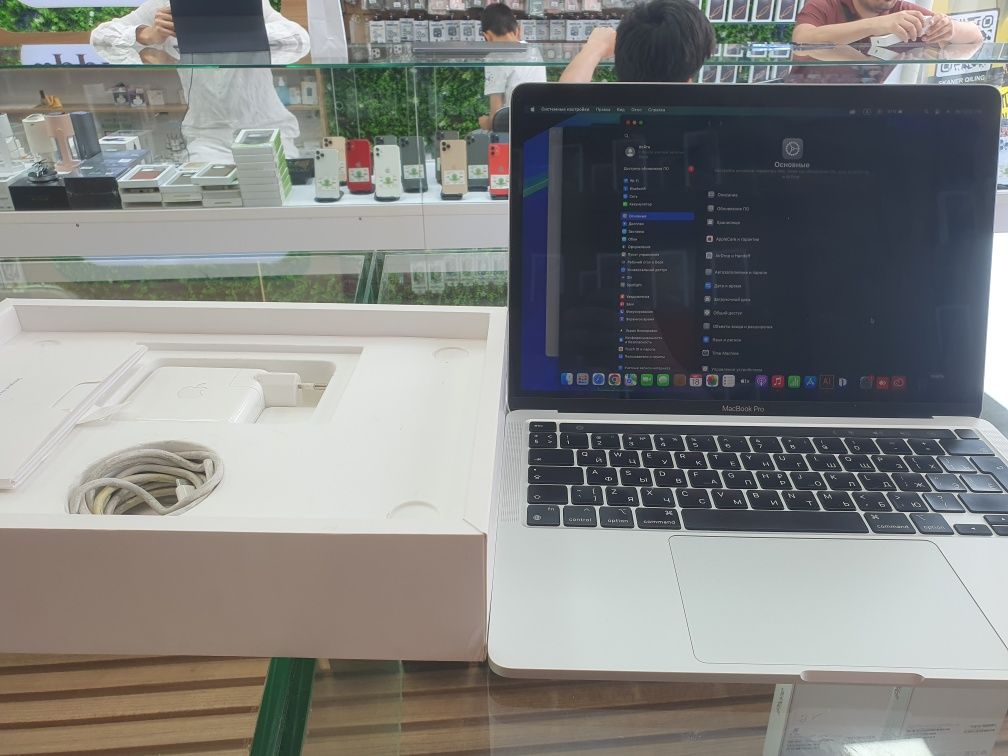 Macbook pro 8/256gb