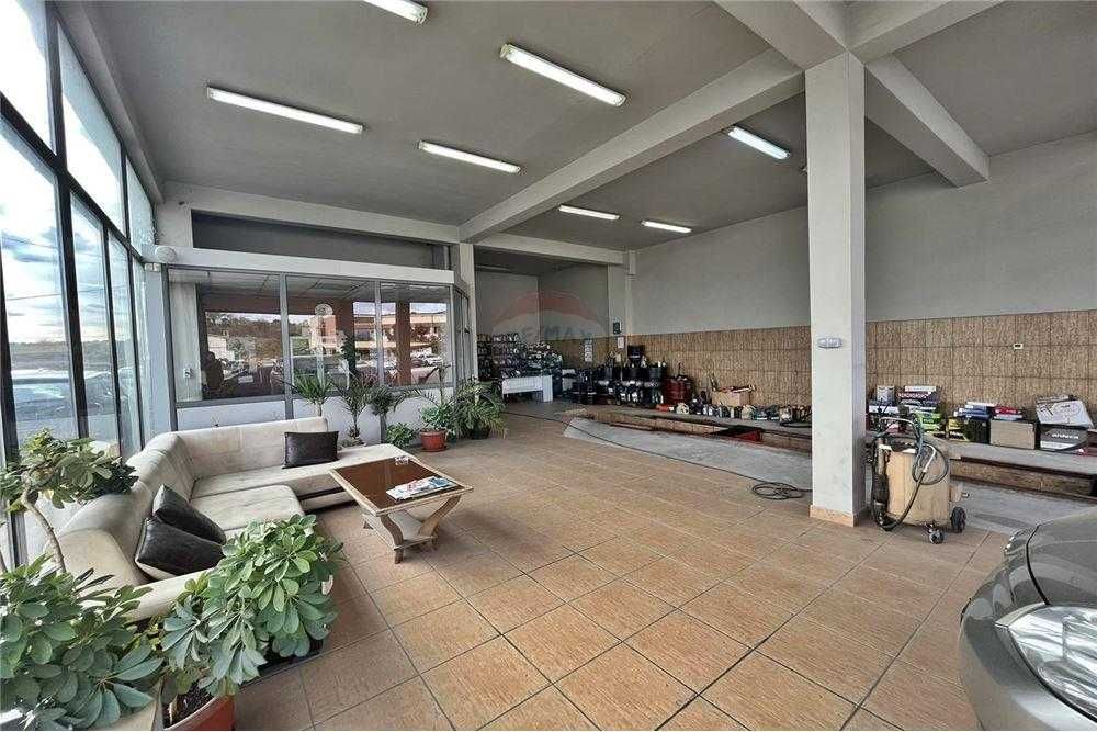 Продава се Магазин в Шумен, Промишлена зона - 170 кв.м за 1400 €/кв.м - Снимка #4