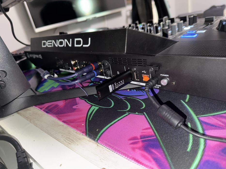 Denon dj sc live 4 + case flyht pro cadou