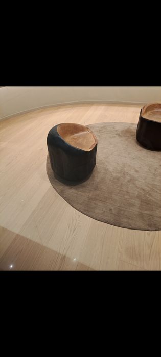 Obiecte din lemn masiv – scaune, tabureți și piese de decor unicat