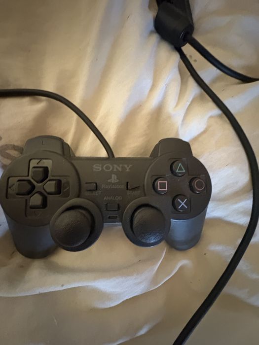 Playstation 2  с два джойстика и всички кабели