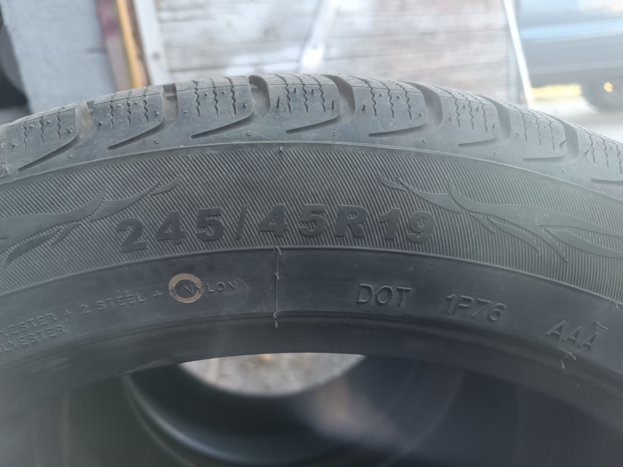 Продавам Гуми 245/45/19