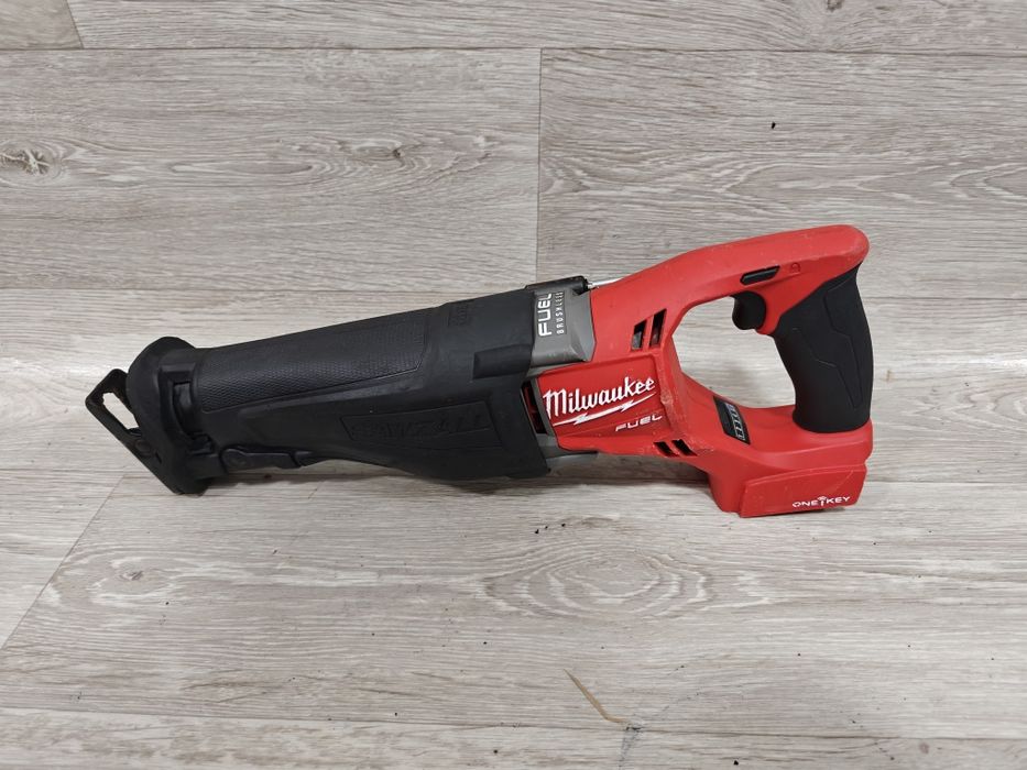Fierăstrău Milwaukee M18 ONESX