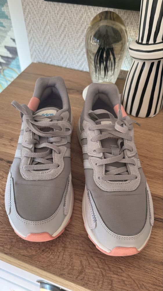 Дамски маратонки Adidas номер 37 1/3