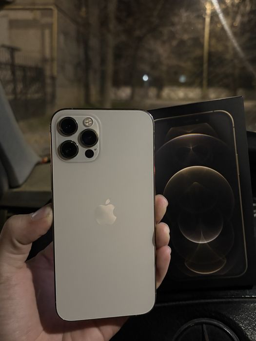 iPhone 12 Pro в идеальном состояни