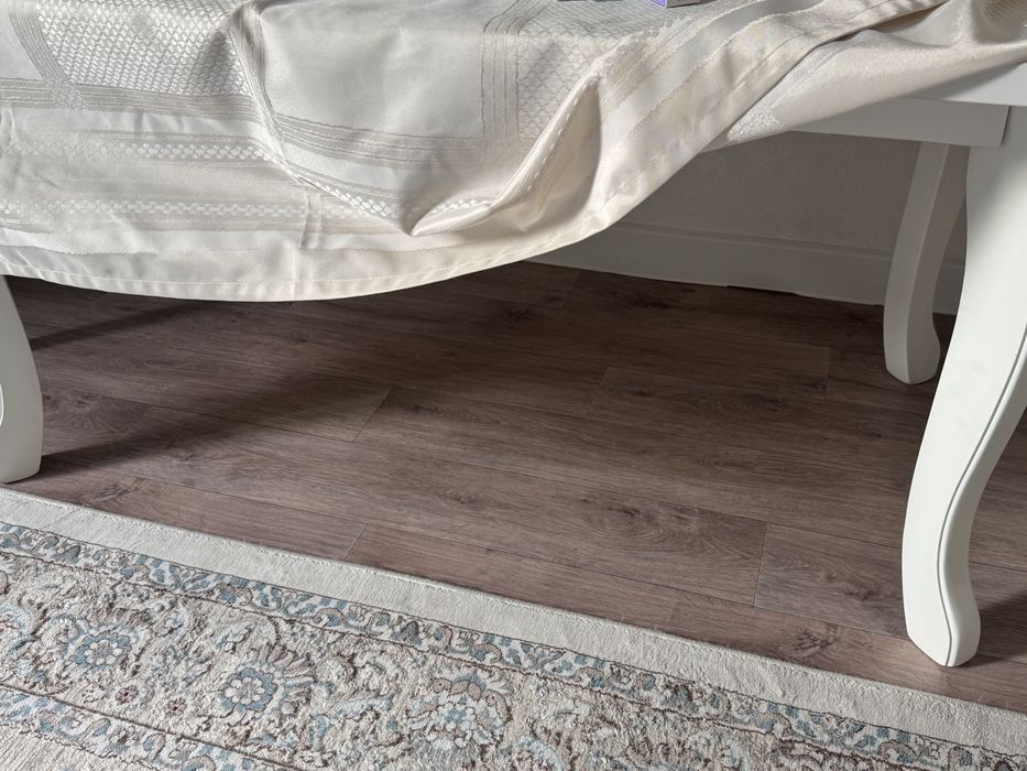 Раздвижной обеденный стол, дерево