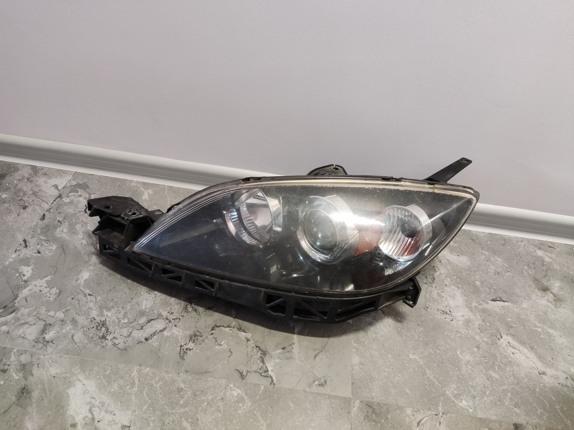 Ляв ксенон фар за мазда 3 / xenon mazda 3