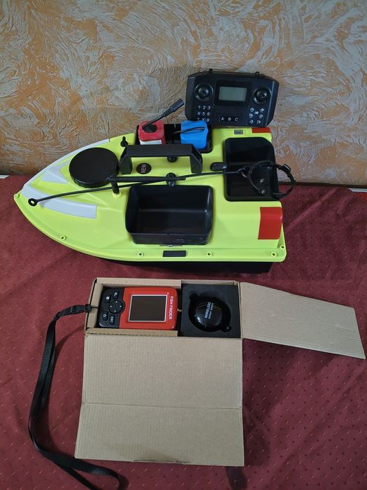 Лодка за захранка със Сонар и GPS