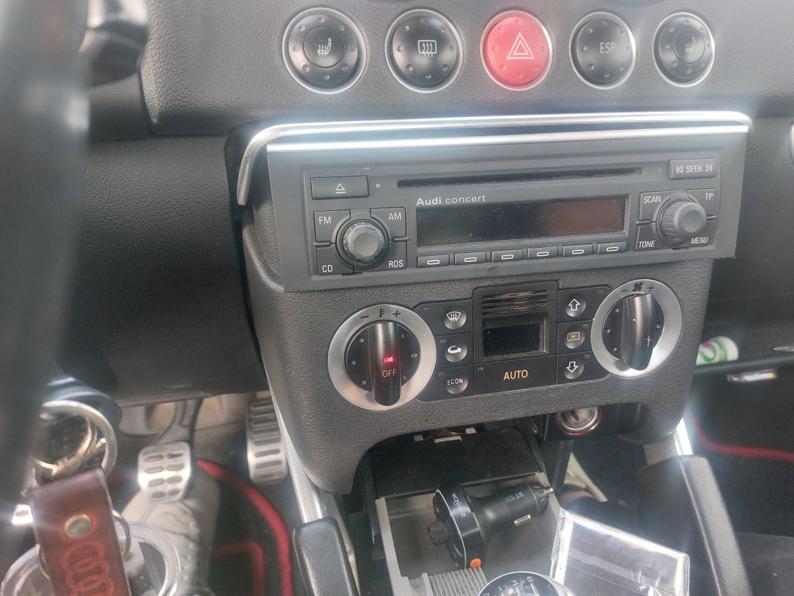 Vând CD player audi