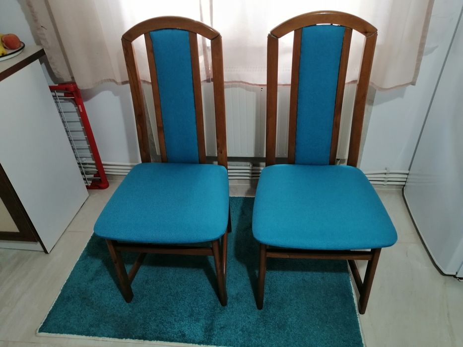 Scaune din lemn masiv