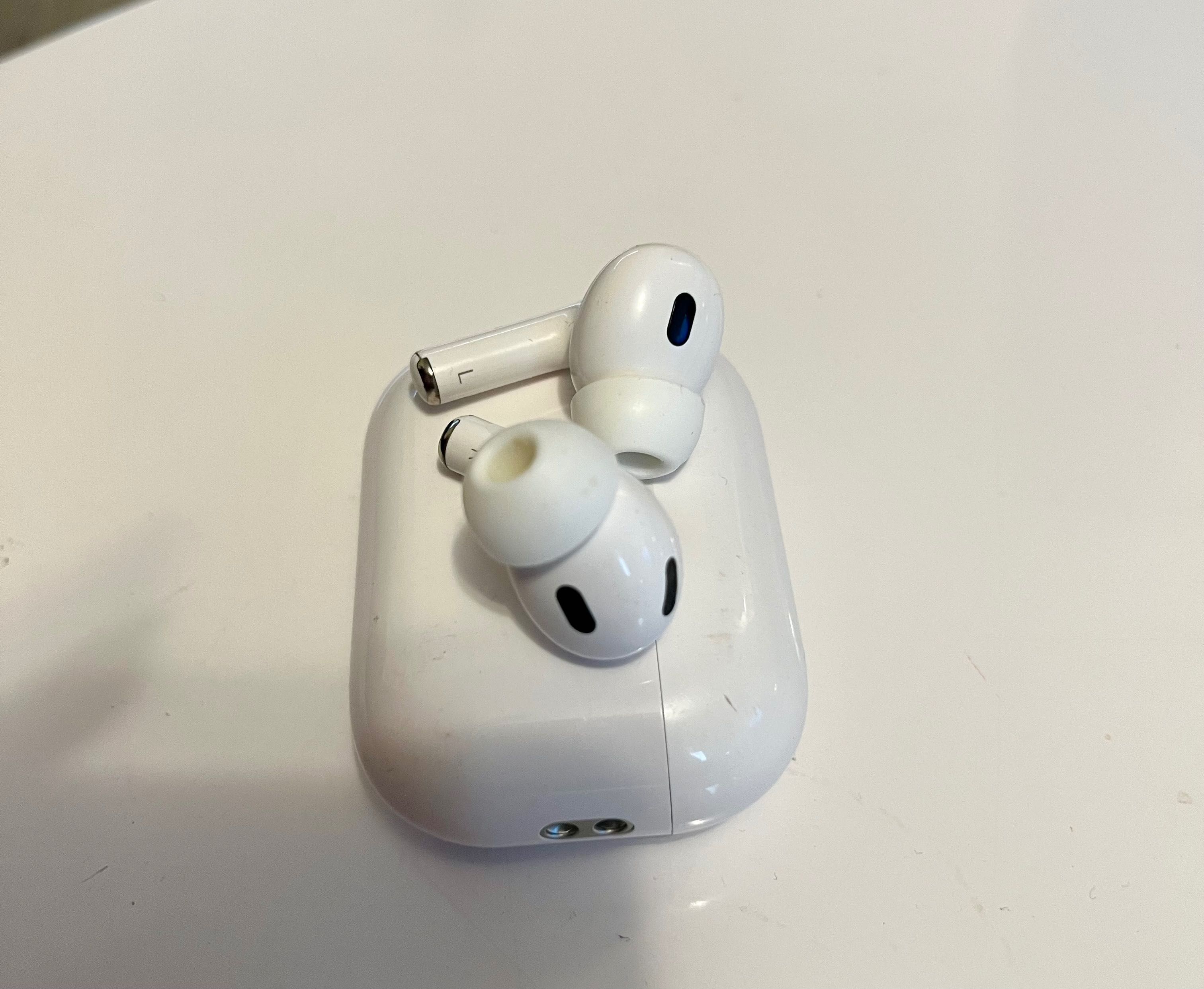 Безжични слушалки  - AirPods Pro 2nd Gen