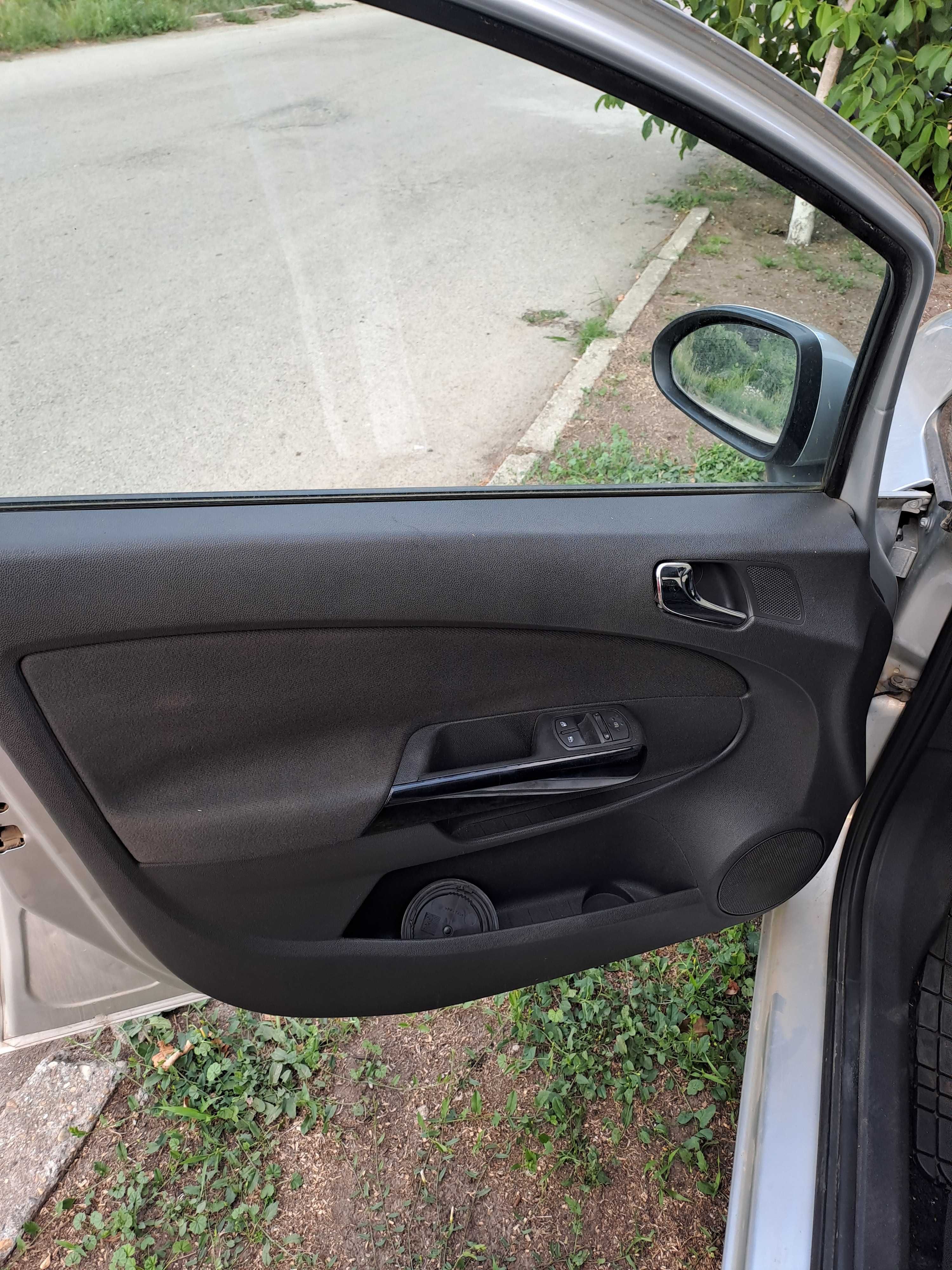 Opel Corsa 1.3CDTI-2009-клима-евро 5-верига