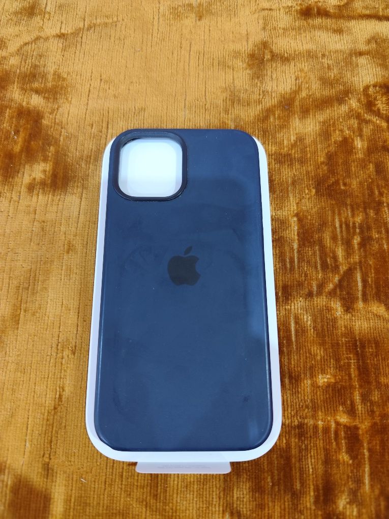Продавам гръбче за IPHONE 12 Pro max