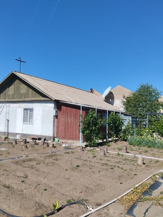 Продам дом на Рыбачем.Дом теплый.Свежий ремонт .Дом находится возле ме