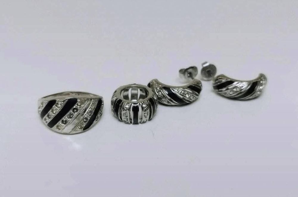 Set inel, cercei si pandantiv placati cu aur alb de "14KT GE Espo"