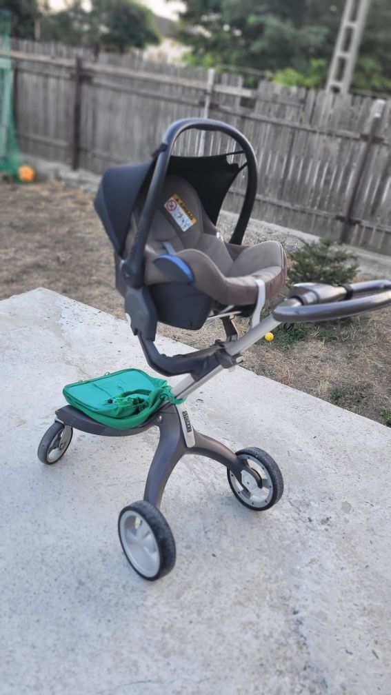 Vând cărucior Stokke V2