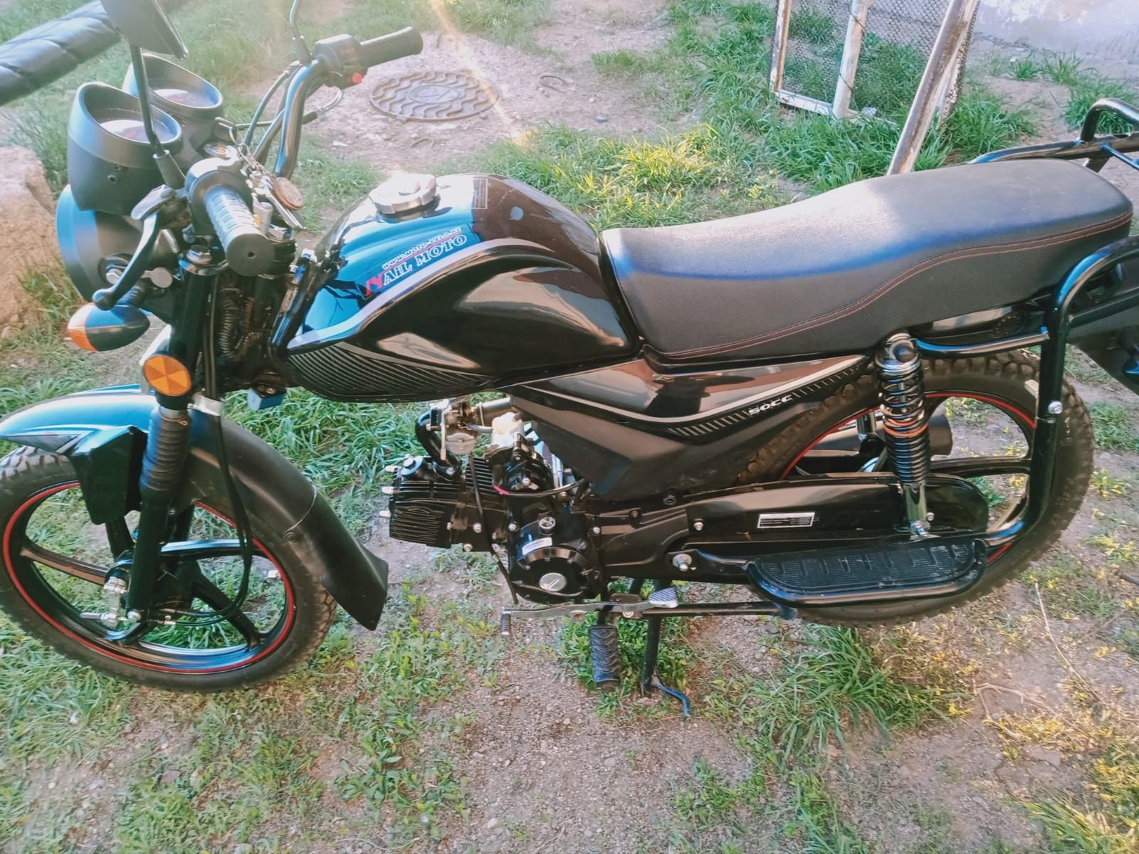 Продам мотоцикл чёрного цвета