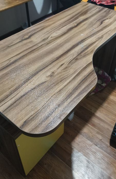 Продам стол компьютерный