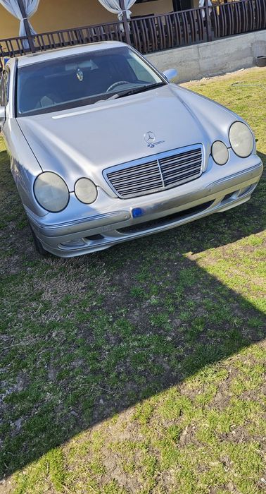 Vând Mercedes Benz W210