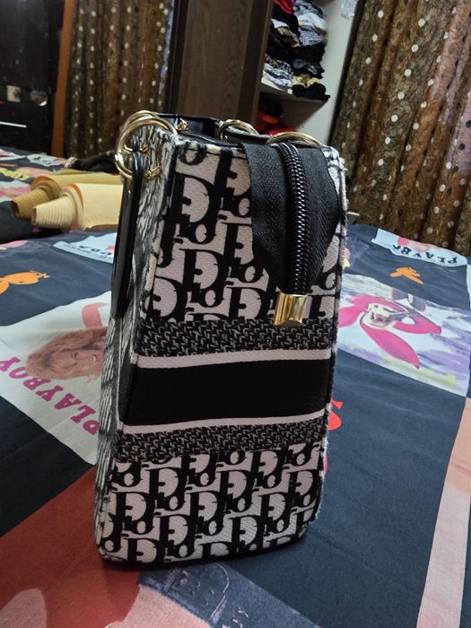 Geanta de mana deosebita