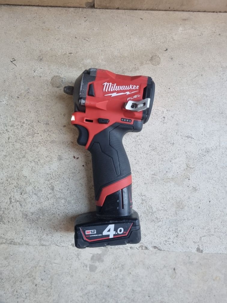 Milwaukee M12 инструменти