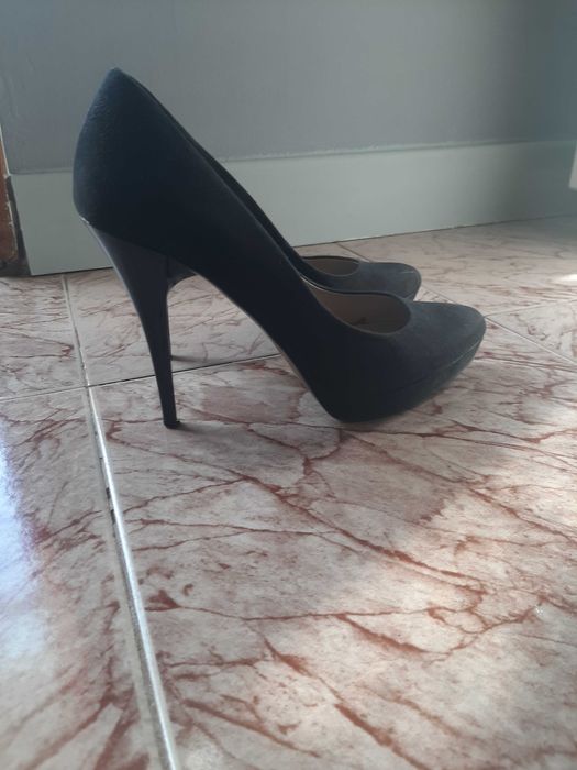 Обувки с висок ток