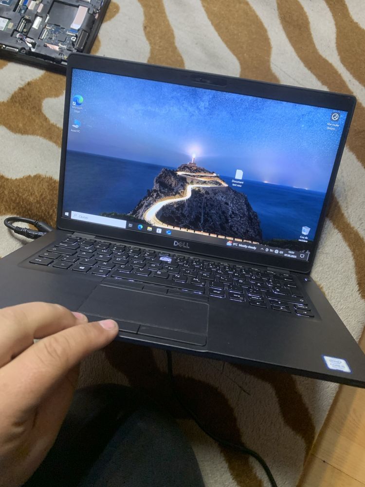 Demamebrez Dell Latitude 5400 i5 gen 8 incomplet
