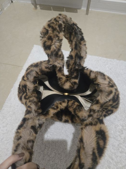 Тигрова чанта Guess