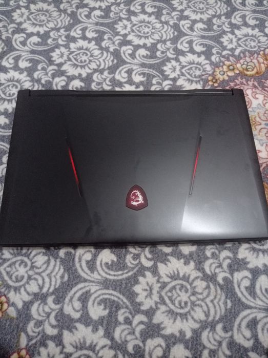 Noutbuk MSI GL73 8RE