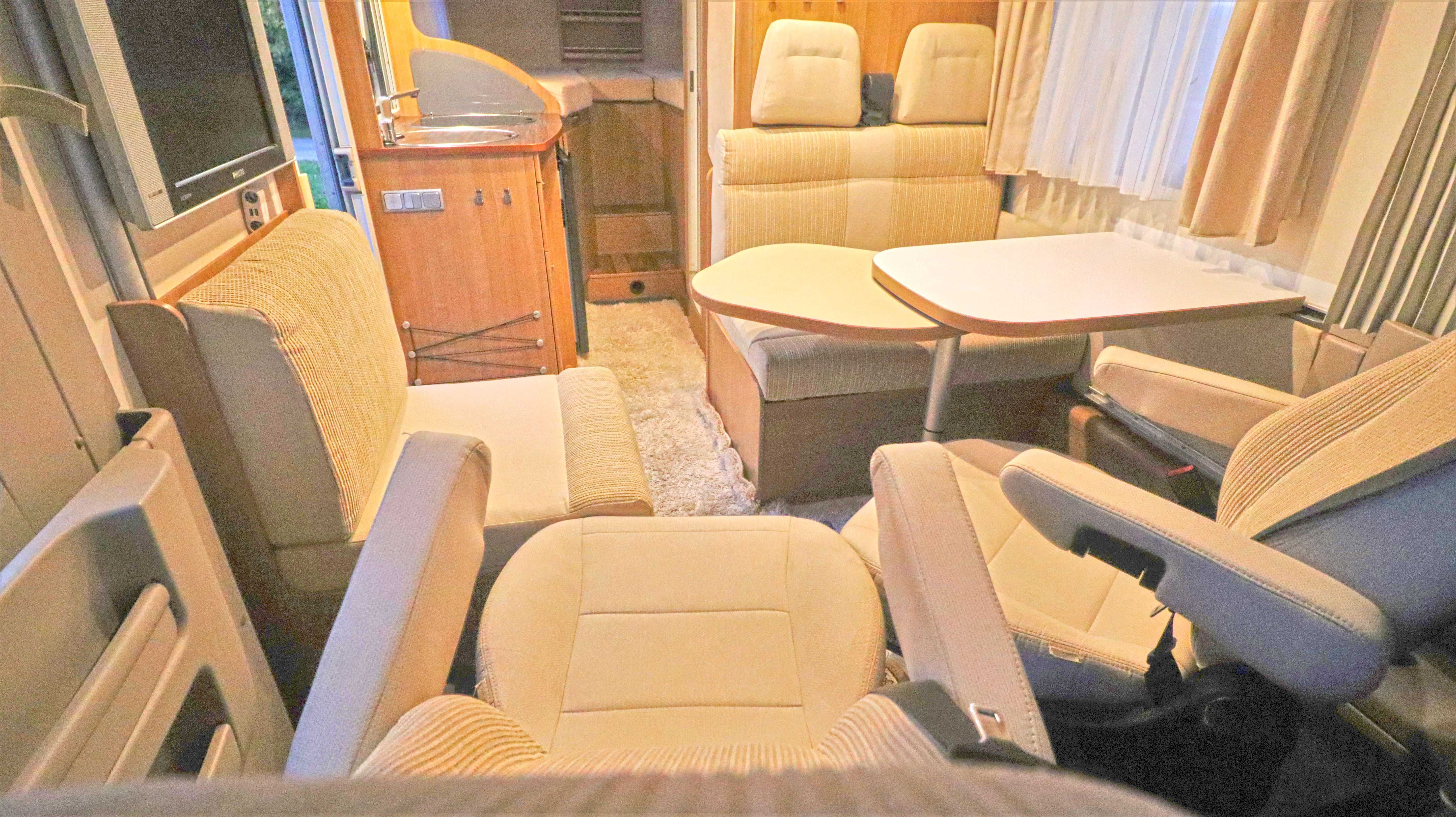 Инегриран Кемпер Hymer Exiss