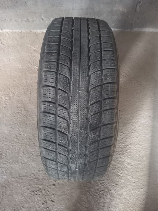 Зимние шины 215/55/17 состояние отличное