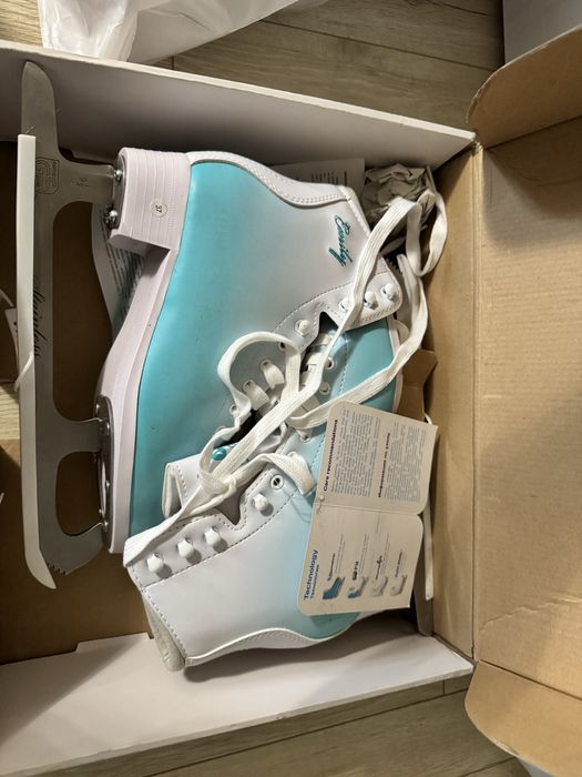 Продам новые коньки Nordway.