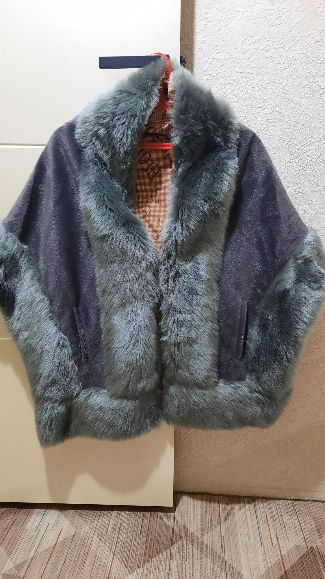 Продам демисезонную меховую накидку