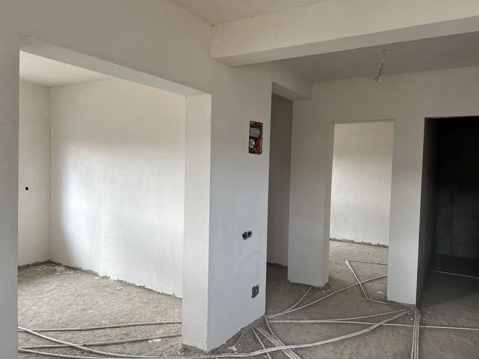 Casa individuala cu demisol , Chinteni , teren 600 mp
