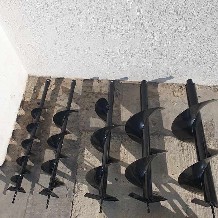 Plantare pomi fructiferi,impaduriri,gauri pentru stalpi cu motoburghiu