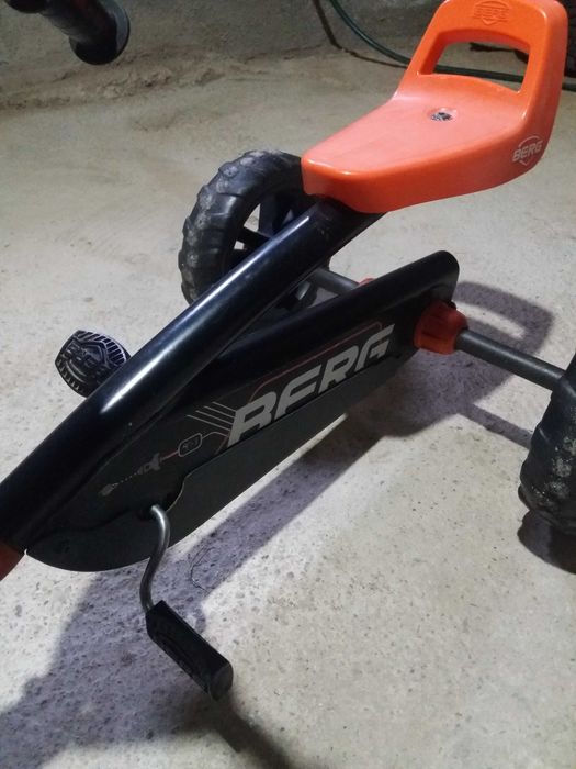 Vând cart Berg cu pedale pentru copiii