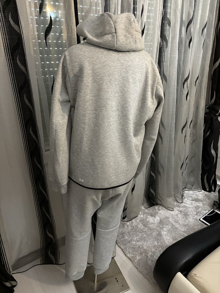 Uniqlo анцузи