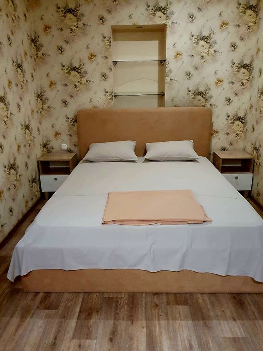 Классная  кв на 45 кв,,для некурящих,час 2000 тг