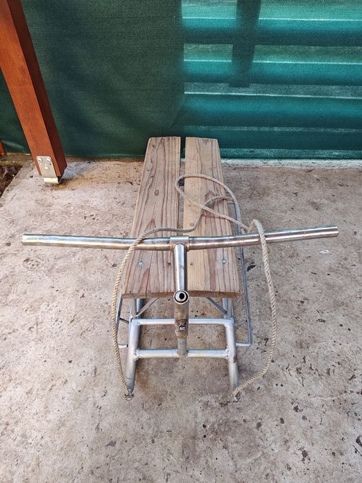 Vând sanie metalica, robustă