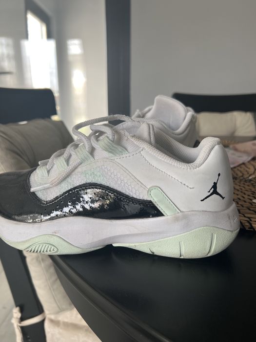 JORDAN 11, cmft low (GS) marimea 38.5
