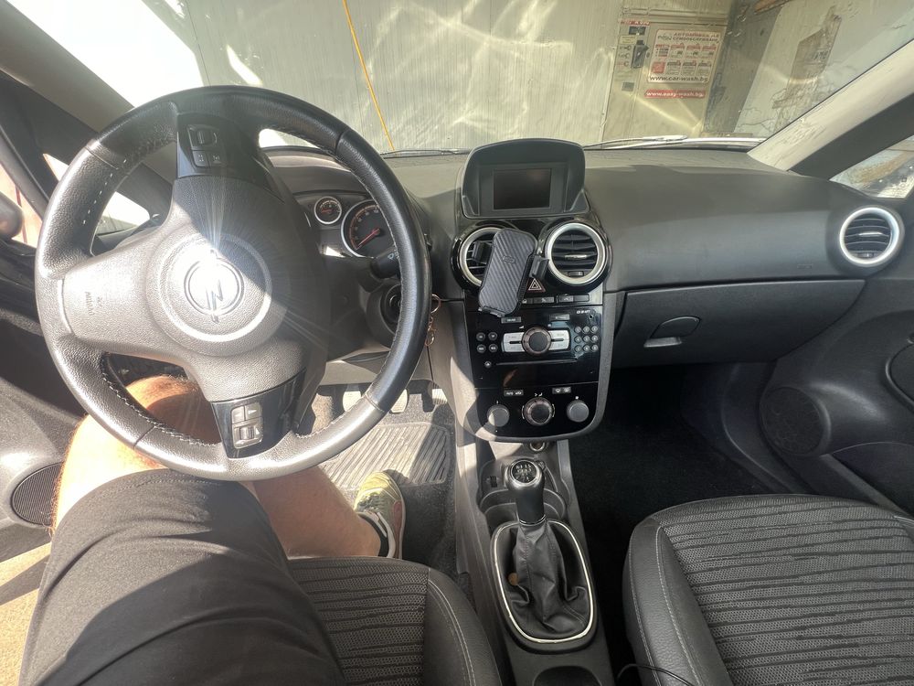 Opel Corsa 2014 заводска газ