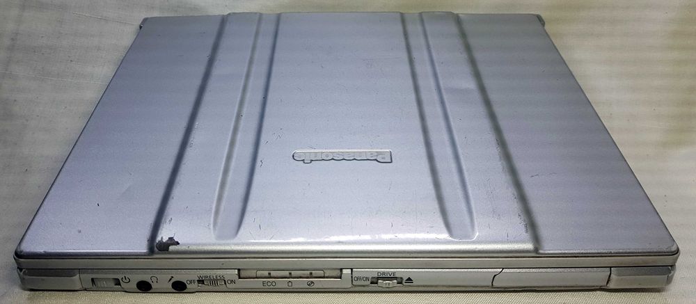 Laptop Panasonic cu alimentator si geanta de transport