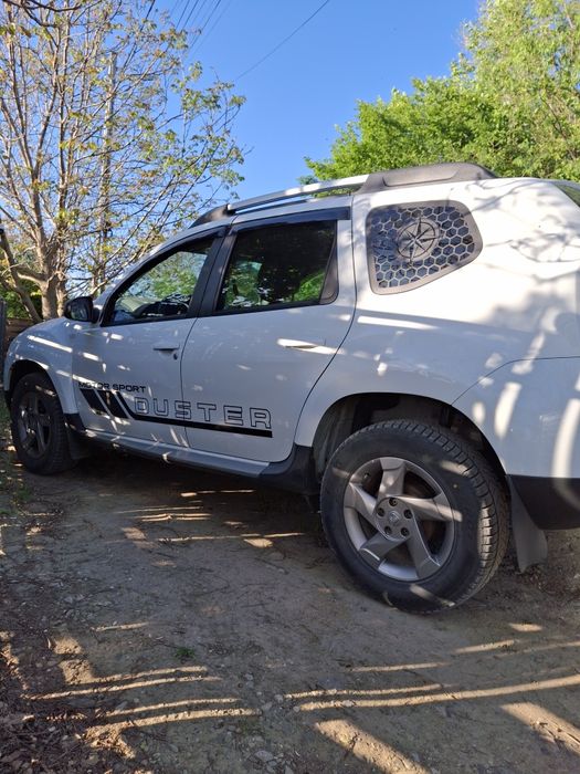 Vând   duster  4x4 posibil schimb