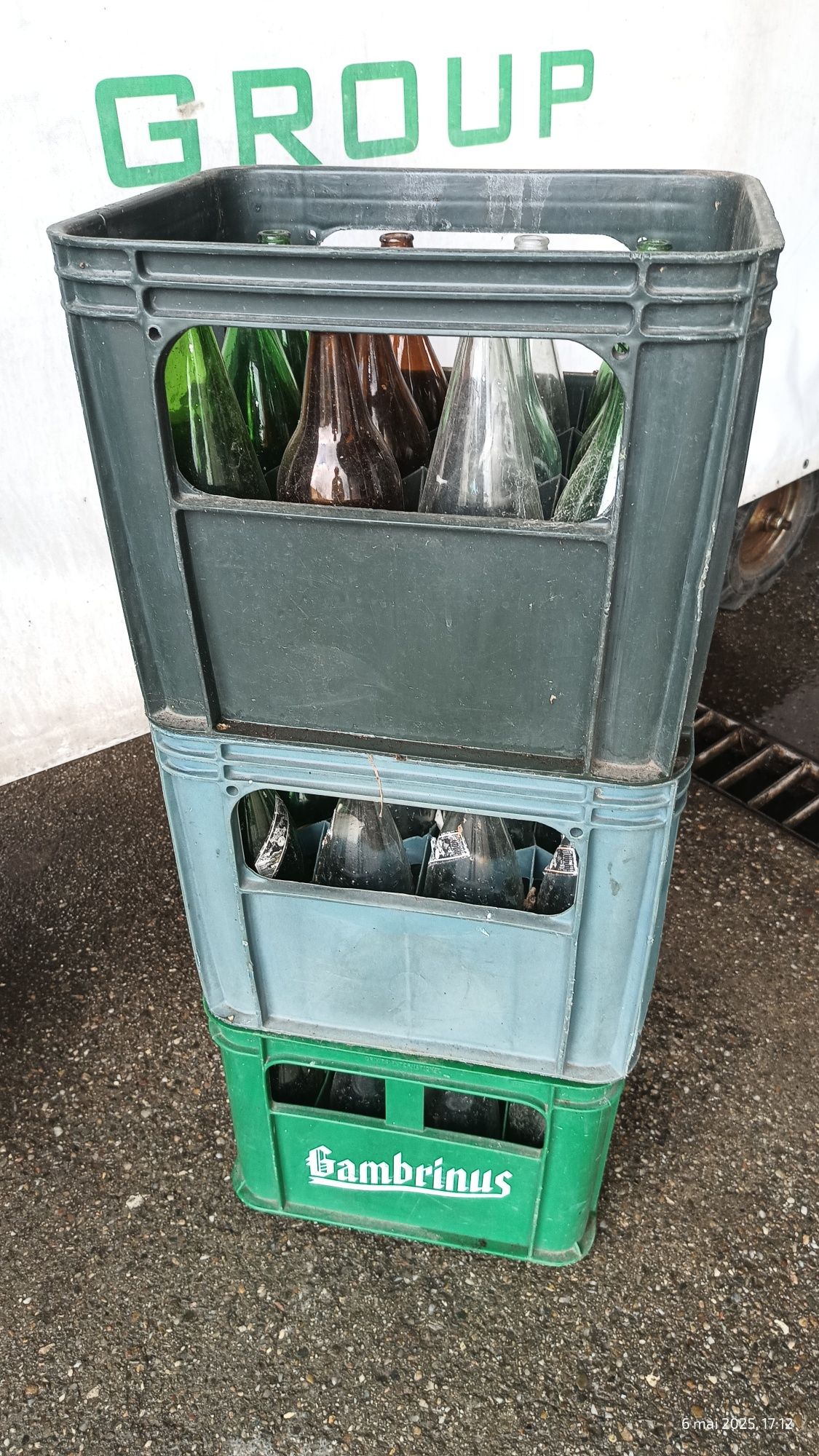Vând navete de sticle de apa minerală