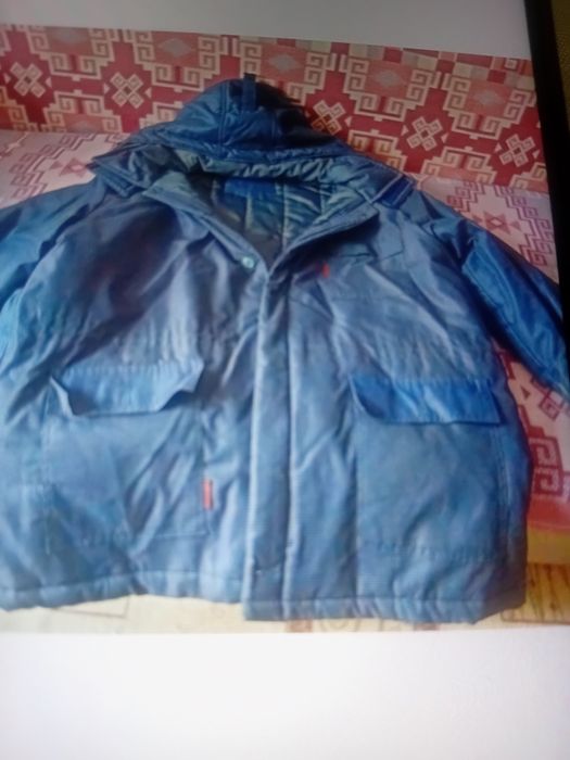 Зимняя тёплая куртка