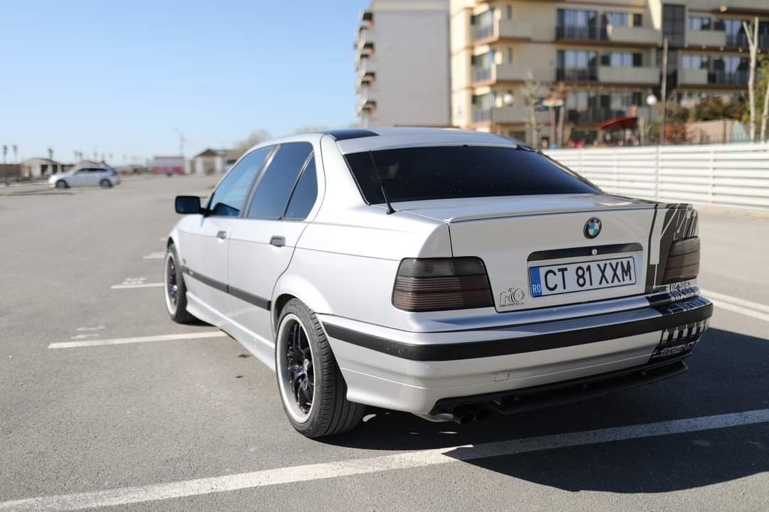 BMW e36     320i